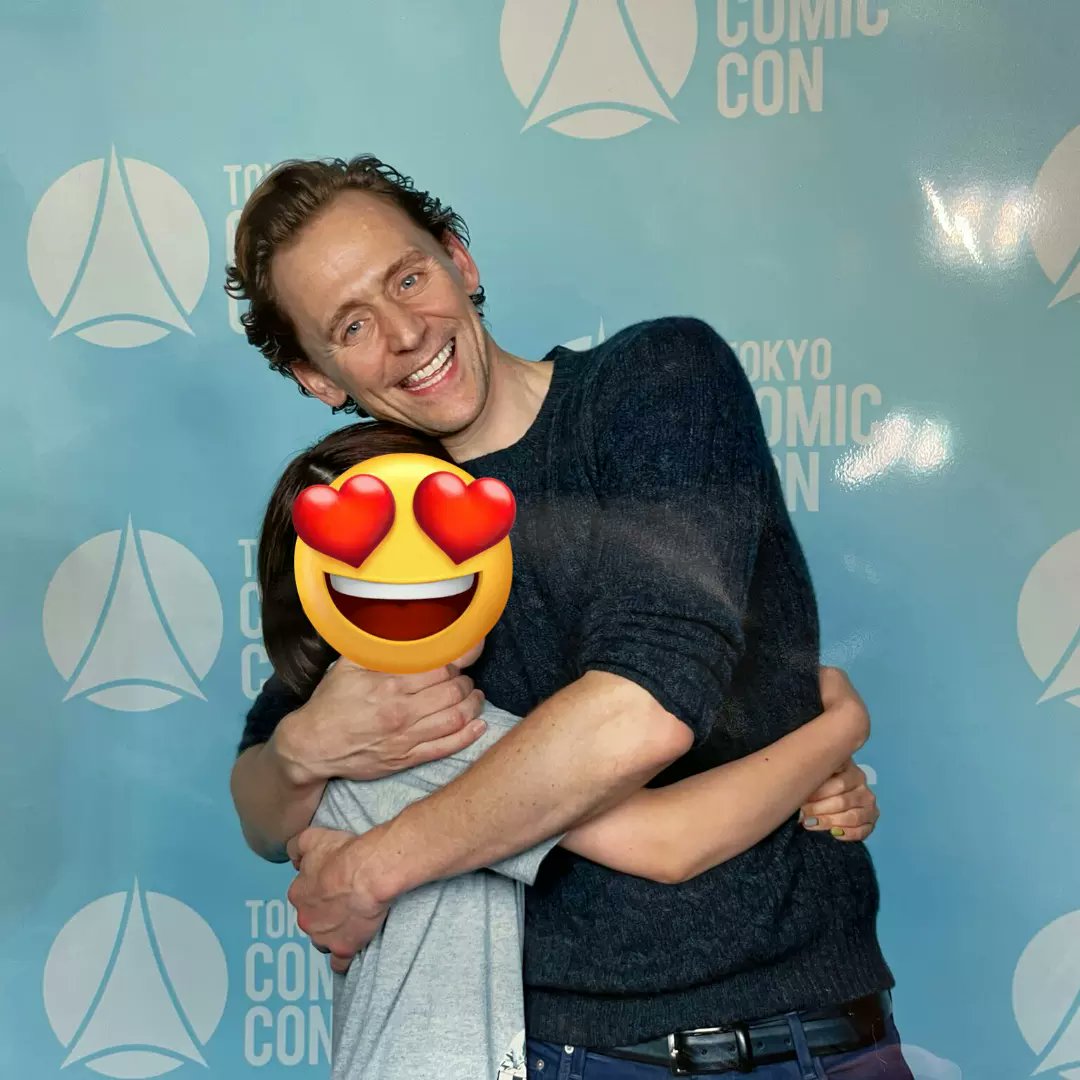 maryensenada's tweet photo. Tom con fans, en el último día de la Comic Con de Tokio - 10 de diciembre 2023
#TomHiddleston #TomWithFans #TokyoComicCon #TokyoComicCon2023 #Loki #Hiddlesfan #HiddlesArgentina https://t.co/rAlb5of6hh