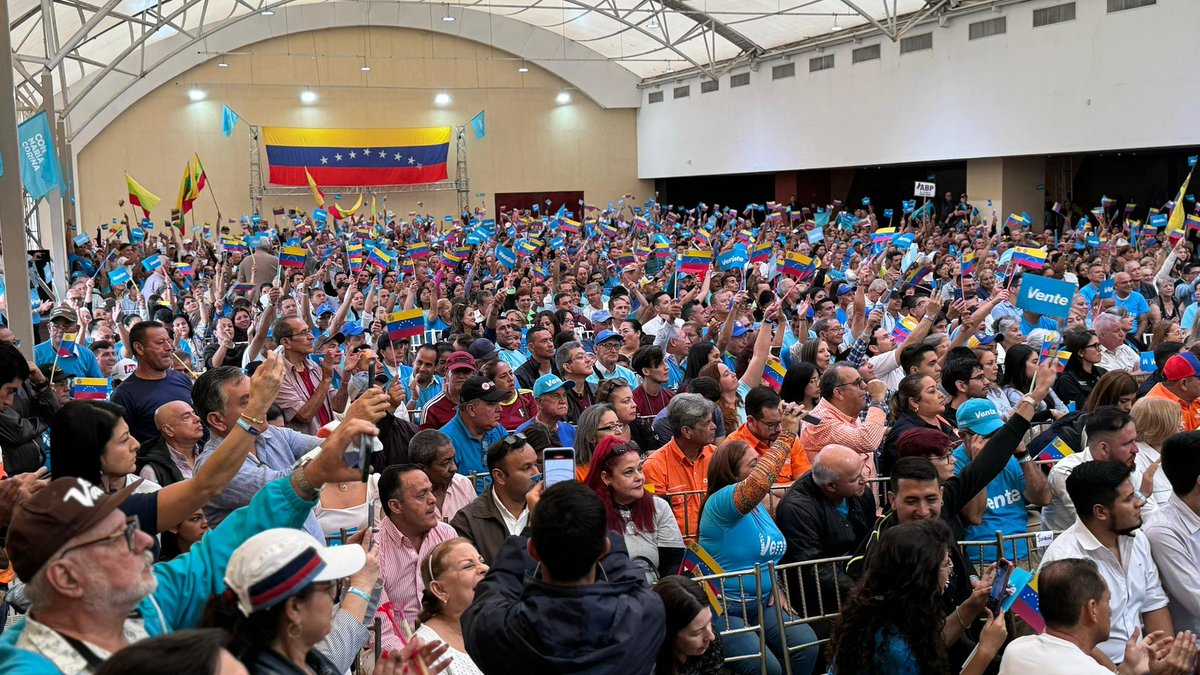 María Corina desde Táchira: 
'Venezuela ya decidió avanzar por una ruta, y es irreversible' 
|•| @MariaCorinaYA
#10Dic 
|•|📲 tinyurl.com/3asmsrhj 
#NoticiasVENTE 
|•| #ConVZLA @jesuslozada9 
@RGarciaMarvez @LuisEdgardoGB 
@claumacero @HenryAlviarez 
@Urruchurtu @VenteJoven