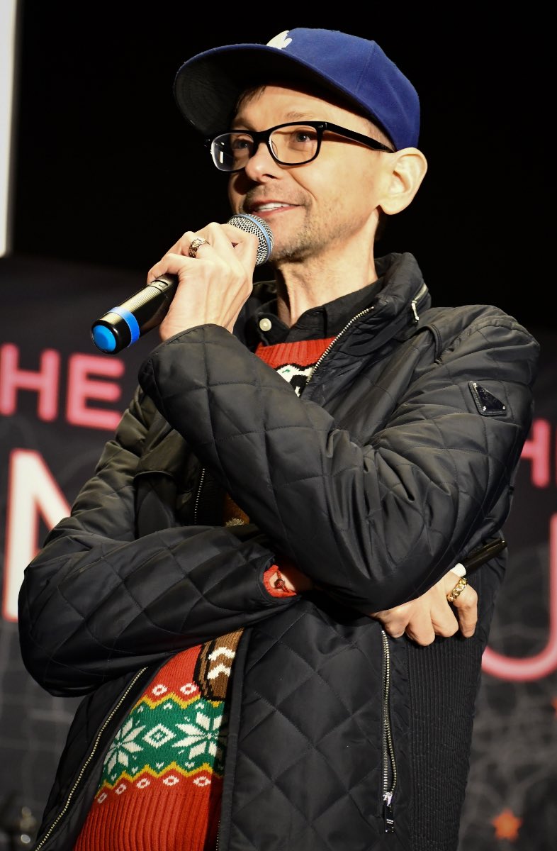 DJ Qualls at his panel today talking about how he loves Fridays at conventions because of karaoke! #CreationNASH