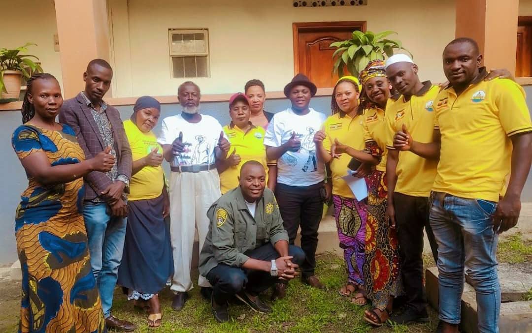 ZephMuhangi's tweet photo. Earlier Today: I met the Executive Committee of Mbarara NRM Mobilizers headed by Ms. Aisha Bukenya who doubles as the ONC Cordinator Mbarara at Pelikan Hotel. We discussed various issues including new tactical strategies to spread the gospel of "TovaKuMain". @onc_nrm @Onc_media https://t.co/3elqPj8u1D