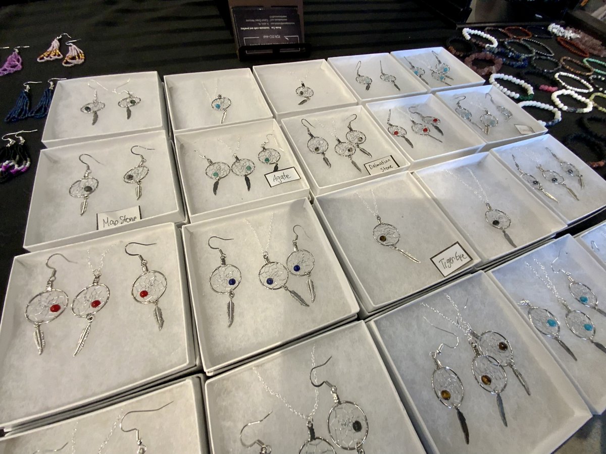 sjfmnl's tweet photo. Jewellery, candles and bath items are great gift ideas to help with your holiday shopping. #sjfmnl #sjfm #bathitems #candels #jewellery #handmade #stjohns https://t.co/wUWtikLrg2