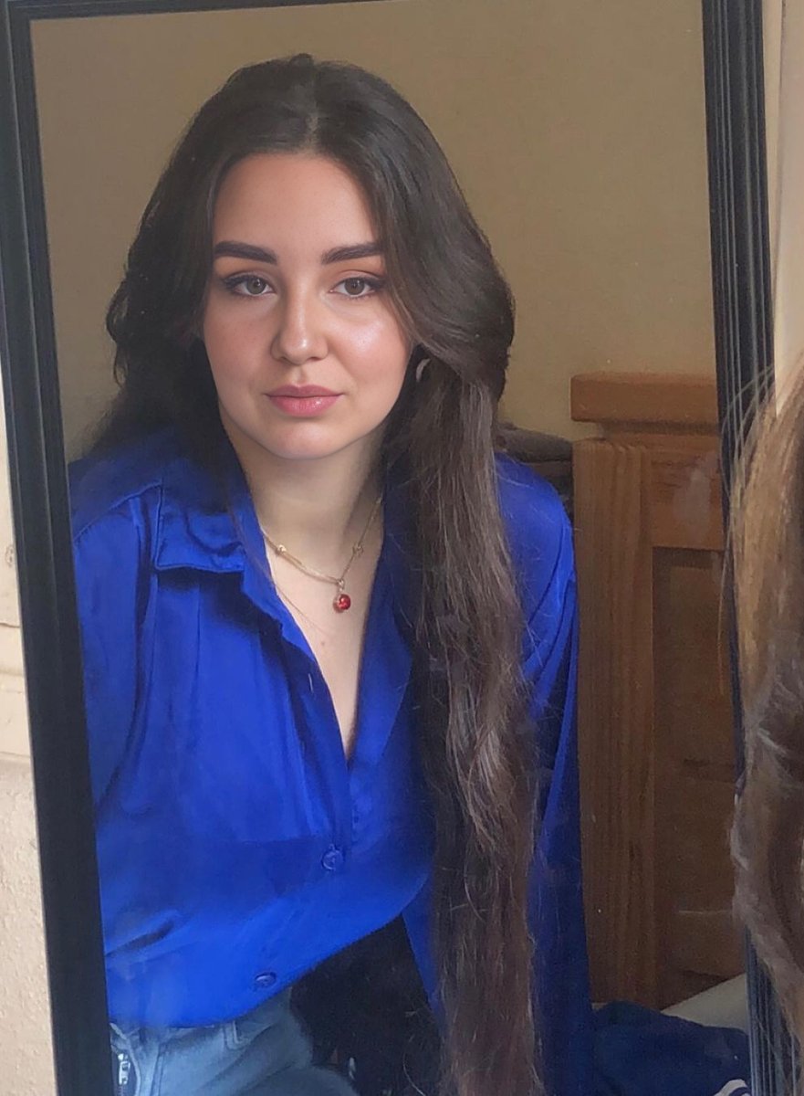 AshAwBit's tweet image. Mirror, Mirror on the Wall, Who's the Fairest of Them All?❤️🤣🤣🤣🤣