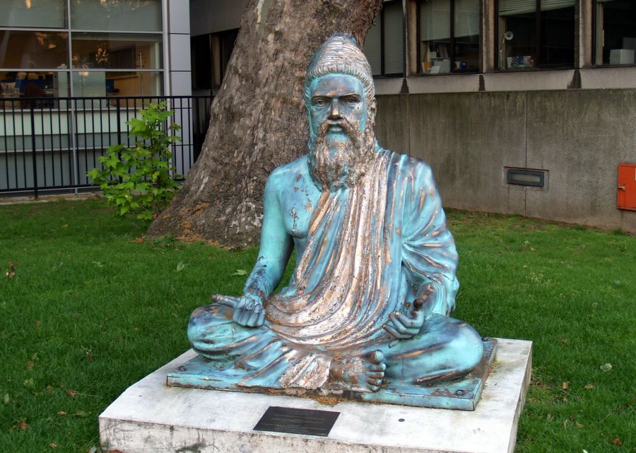shuchig's tweet photo. I remember walking past this statue of Thiruvalluvar outside SOAS/UCL in London during @ldnfestlearning #ICLS2018 https://t.co/jvhwOKz6tr