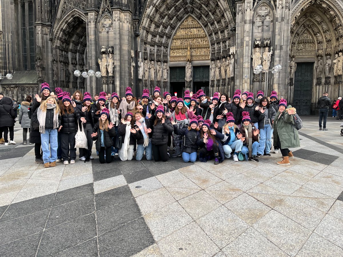 #bigbobblehats in Cologne <a href="/bigbobblehats/">Big Bobble Hats</a> the ultimate pupil identification tool in the German Christmas markets!