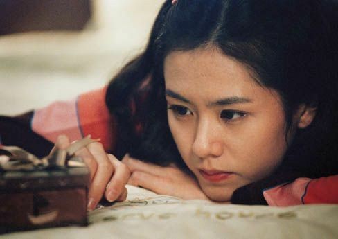 GibbonGortimer's tweet photo. The film's feel-good aspect is truly heartwarming, captivating audiences with its emotional resonance &amp; timeless charm. The refreshing scenery serves as a picturesque backdrop, enhancing the overall cinematic experience. A must-watch that beautifully combines romance &amp; nostalgia. https://t.co/a7R1i8Gf4g