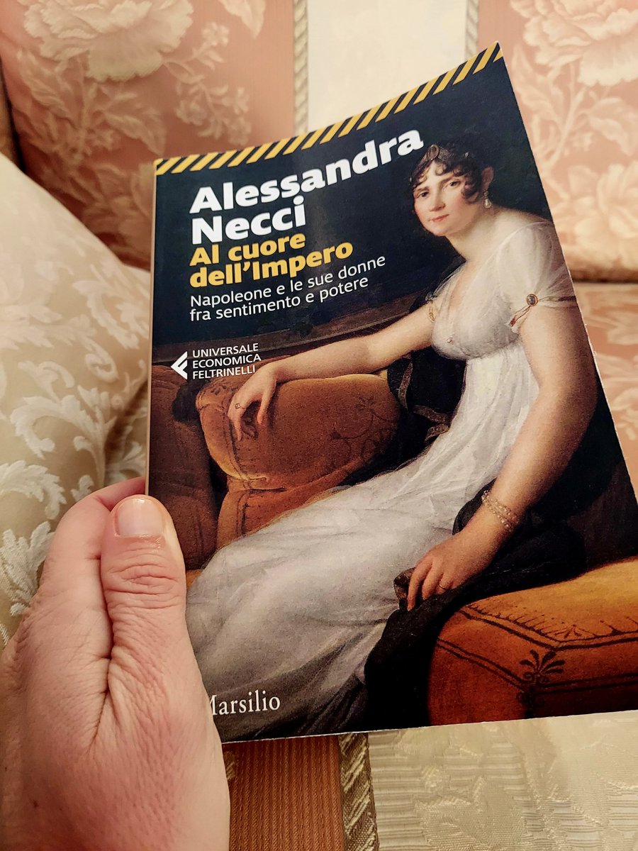 nicocorradini74's tweet photo. #imitielestelle a #SalaLettura
#NapoleoneBonaparte attraverso le biografie delle #donne che gli furono accanto nella vita: la madre, le sorelle, le mogli, le amanti, le amiche occasionali.
Stregata da questo saggio storico biografico scritto divinamente da #AlessandraNecci https://t.co/V3Oh4dL38O