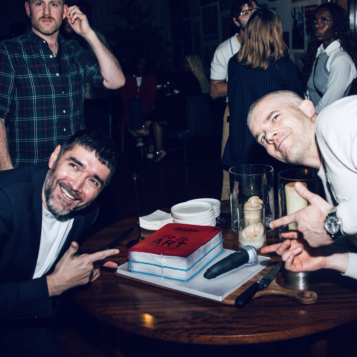 Celebrating 5 years of <a href="/Talkart/">Talk Art</a> with <a href="/RobertDiament/">Robert Diament</a> and <a href="/russelltovey/">Russell Tovey</a> - is it even cake?