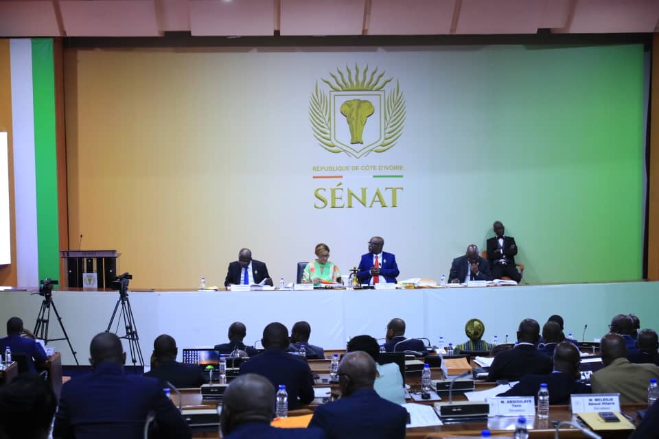 mulcv_gouv's tweet photo. Le Ministre @Bruno_N_Kone a exposé le budget de son Département devant le @Senatci dans le cadre de l'examen du projet de loi de finances 2024. Le projet de budget 2024 a été adopté à l'unanimité par les membres de la Commission des Affaires Financières (#CAEF) ce dimanche à #Yamoussoukro.
