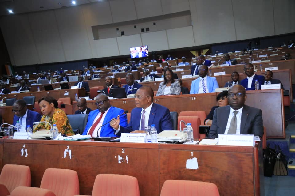 mulcv_gouv's tweet photo. Le Ministre @Bruno_N_Kone a exposé le budget de son Département devant le @Senatci dans le cadre de l'examen du projet de loi de finances 2024. Le projet de budget 2024 a été adopté à l'unanimité par les membres de la Commission des Affaires Financières (#CAEF) ce dimanche à #Yamoussoukro.