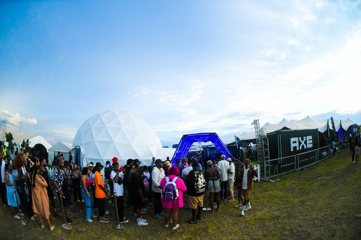 LungaMahlati's tweet photo. How cool is the @AXE_SA experience at the hey neighbour festival. π§π
#FreshNeighbours #AXEFreshmen #HeyNeighbourFest https://t.co/I9Ct9hkRui