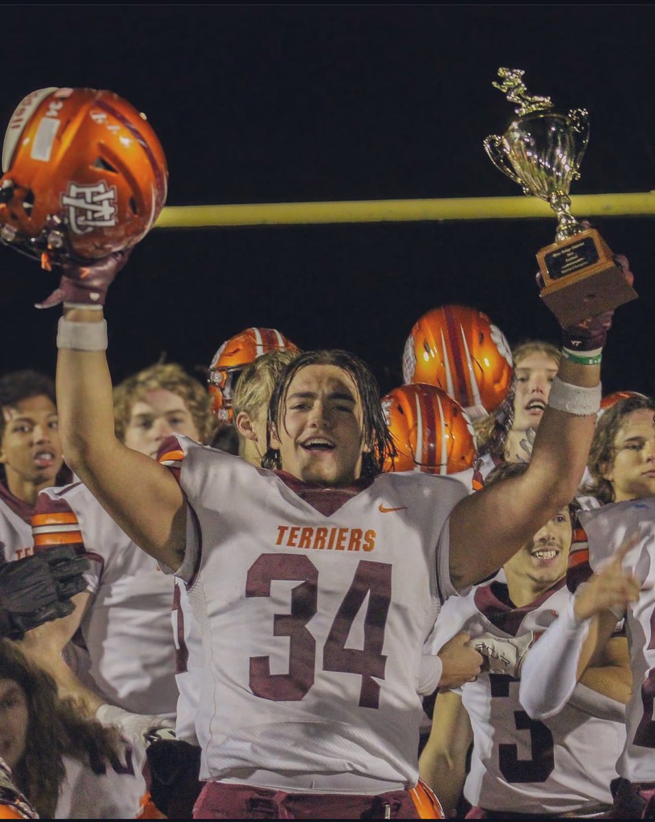 IanVest14's tweet photo. Some great pics from this historic season. Couldn’t have asked for a better senior season,  Thank you high school football! https://t.co/gGcwcrSzKh