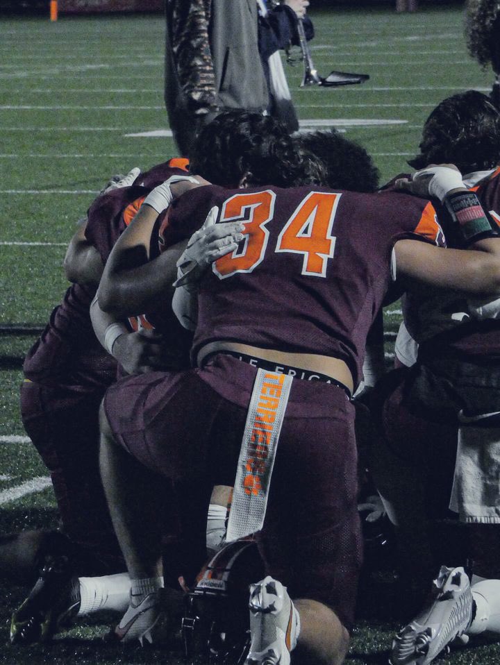 IanVest14's tweet photo. Some great pics from this historic season. Couldn’t have asked for a better senior season,  Thank you high school football! https://t.co/gGcwcrSzKh