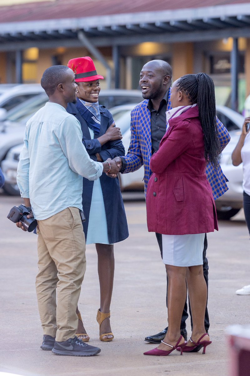 When the titans meet 🤝🏿
That’s @bamulanzeki and @BwanikaFelix at the @Ssekukkulu premiere catching up after a long time, Christmas 🎄 always brings people together 
#Ssekukkulu 🔥