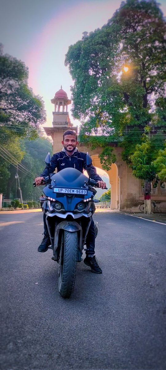 Dwivedi_AUSU's tweet photo. हर इम्तिहान पास किया जिंदगी का, 
रिश्तों तुम्हें परखने मे हम फेल हो गए!!

#Allahabad #universityofallahabad #lifestyle https://t.co/pumpBSn0kL