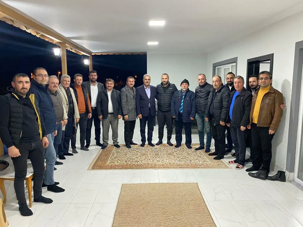 muratgunaycorum's tweet photo. Milletvekilimiz Sn @yusufahlatci ile  Kadıkırı Köyümüzde Sn Fatih Benekli kardeşimizin hanesinde hemşehrilerimizle buluştuk.
Nazik misafirperverliklerinden dolayı Fatih kardeşimize teşekkür ederim.
@erkankandemir 
@muhammedavci53 
@baharayvazoglu https://t.co/ouLuljowuU
