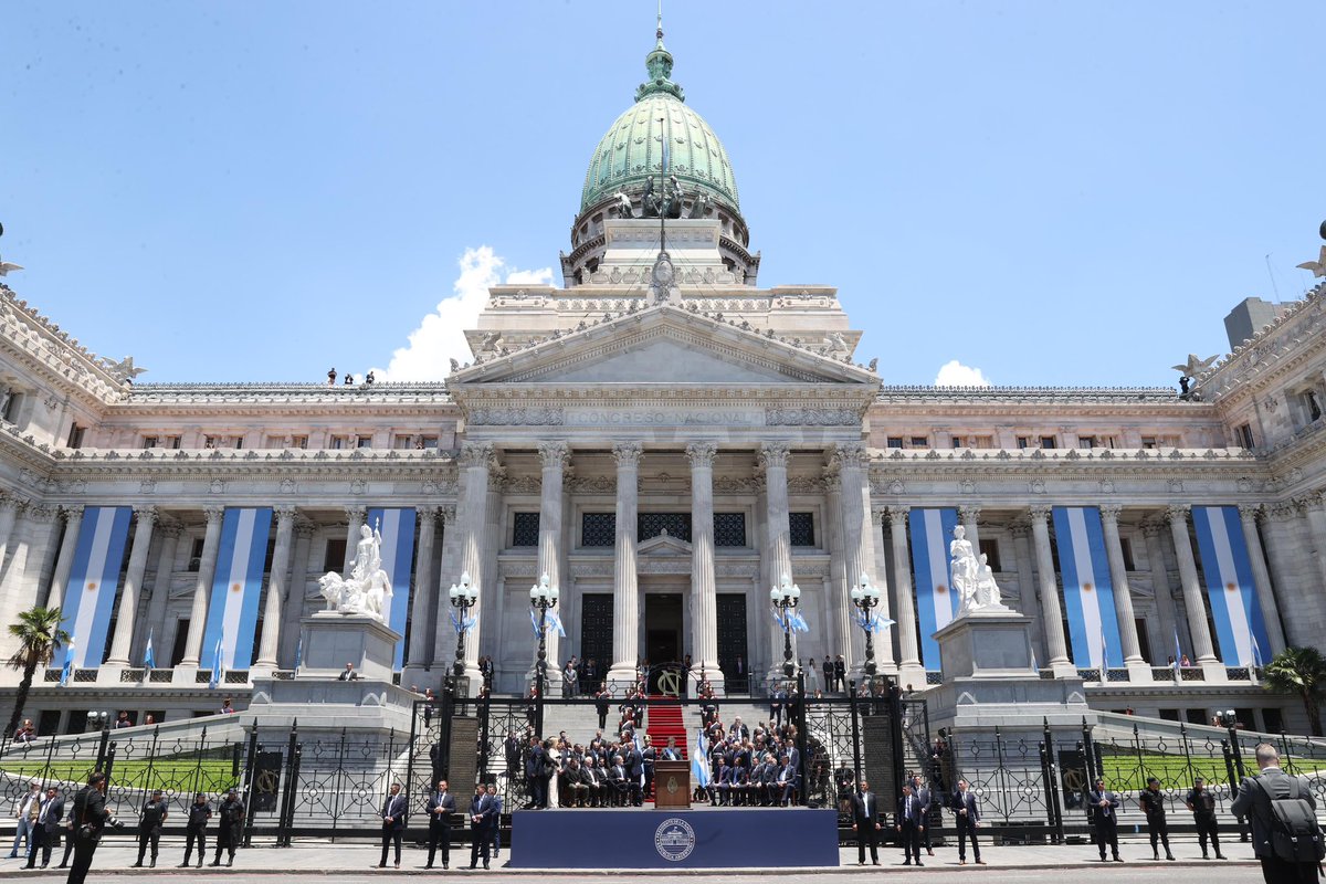 SantiPenap's tweet photo. Asistí a la asunción presidencial de @JMilei , nuevo presidente de la República Argentina. Le deseé el mayor de los éxitos en este gran desafío de conducir los destinos de este país hermano. Vamos a trabajar juntos para el beneficio de nuestros pueblos. 🇵🇾🇦🇷 https://t.co/e7z9gK7OYq