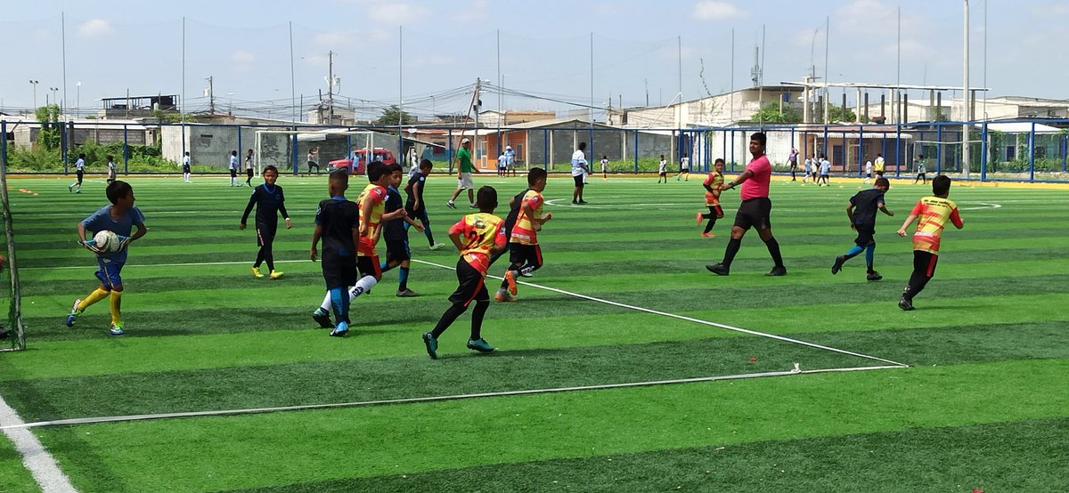 Jeyr07's tweet photo. Fomentar el deporte desde temprana edad, formara jóvenes de bien, libres de vicios y con deseos de triunfar... Deporte es Salud... Siga impulsando el deporte para tener un mejor futuro en los adolescentes estimado prefecto @jteransalcedo #PolideportivoVinces https://t.co/wDBaZbbjSn