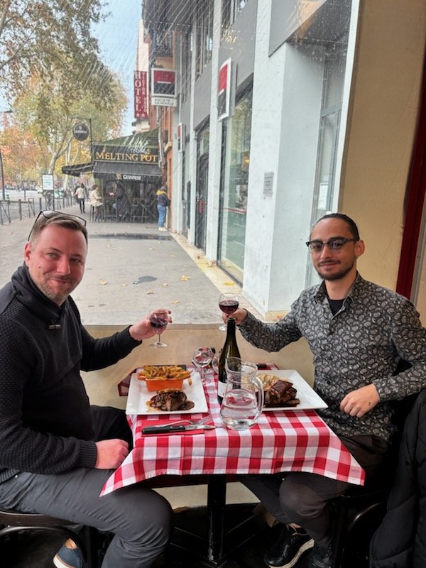 Juli1SEO's tweet photo. @S_D_DAY : Super week-end au #SSDAY à Toulouse, qui se conclut avec @AnthonyWitzSEO par un dimanche touristique.
Merci a @GDTSB
et @Djibou_TeaM pour l'organisation et l'accueil.
Merci aux conférenciers et a toutes les personnes avec qui j'ai pu échanger ! C'était top ! 😍 https://t.co/3OkKE981UR