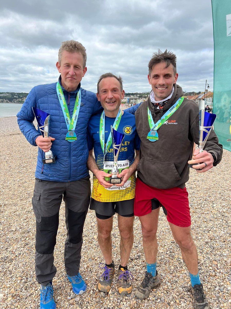 RunnersAxe's tweet photo. Matt Clist was voted Male Runner of the Year after a very successful year winning Exe to Axe as show in the photo as well as first AVR finisher at the @GrizzlyAVR not to forget his M40 category win at Gosport Half Marathon. 🏃‍♂️🥇

#TeamAVR👊 #AVRAwards🏆 #ukrunchat https://t.co/lOBWvcnpjs