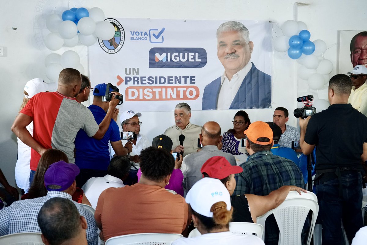 MiguelVargasM's tweet image. Continuamos nuestro recorrido rodeado de la gente alegre y trabajadora de Dajabón, una provincia productiva que ha visto decaer su actividad económica por la mala gestión del actual Gobierno.

El rescate de la frontera es un alto compromiso para nuestro partido y la Alianza…