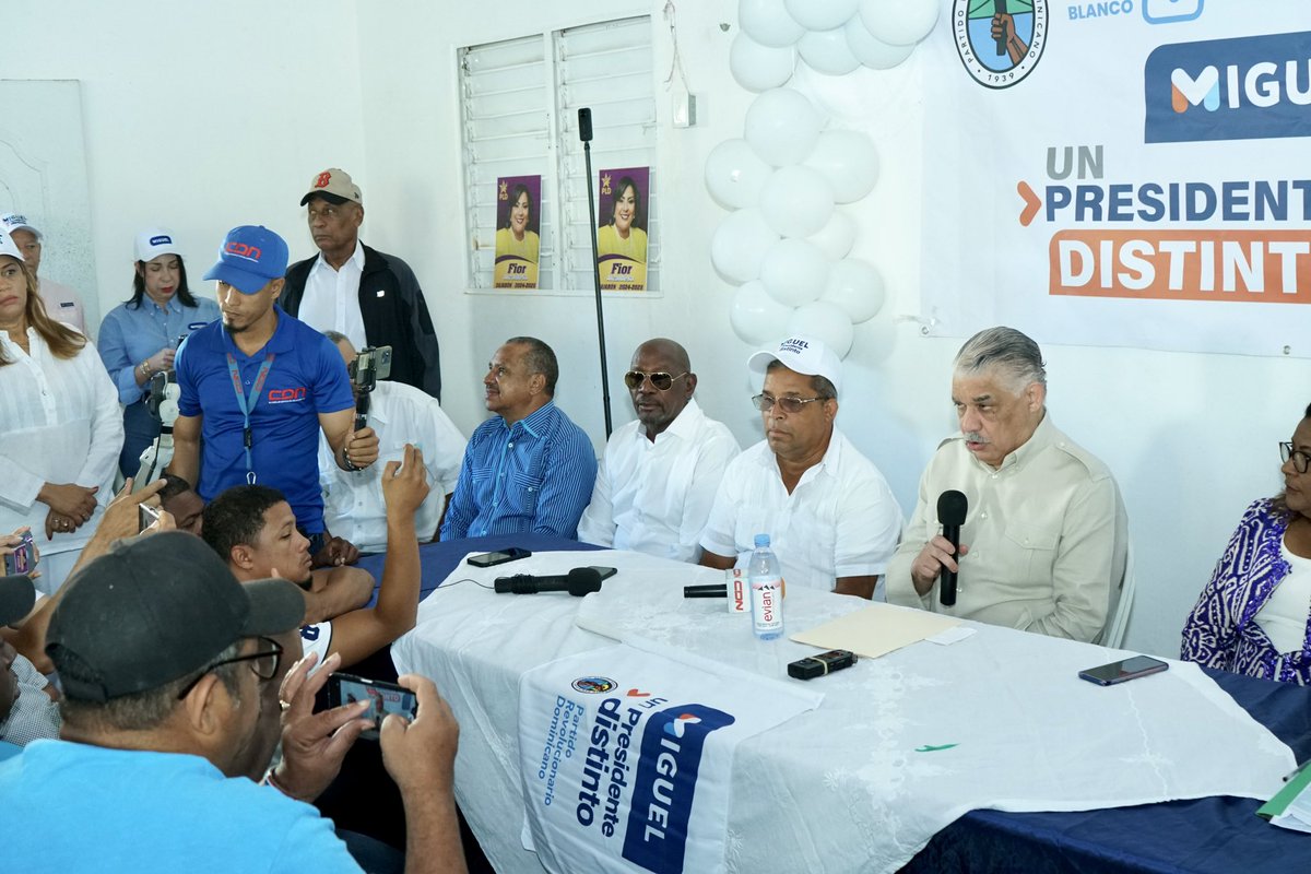 MiguelVargasM's tweet image. Continuamos nuestro recorrido rodeado de la gente alegre y trabajadora de Dajabón, una provincia productiva que ha visto decaer su actividad económica por la mala gestión del actual Gobierno.

El rescate de la frontera es un alto compromiso para nuestro partido y la Alianza…