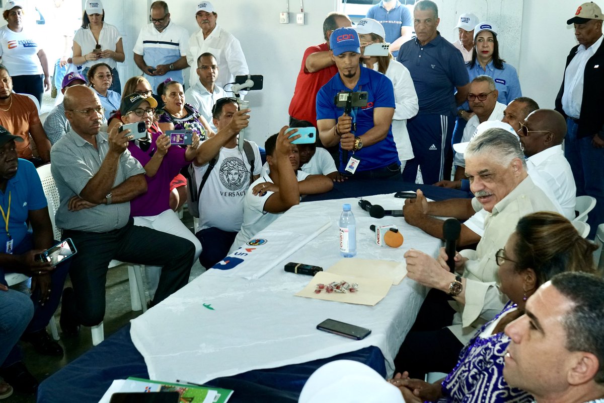 MiguelVargasM's tweet image. Continuamos nuestro recorrido rodeado de la gente alegre y trabajadora de Dajabón, una provincia productiva que ha visto decaer su actividad económica por la mala gestión del actual Gobierno.

El rescate de la frontera es un alto compromiso para nuestro partido y la Alianza…