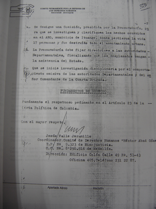 Jesús María Valle denunció el 4/11/1997 a Uribe y Pedro Juan Moreno ante el Procurador Edgar López por no proteger a la población de Ituango. Allí pidió una comisión y una investigación disciplinaria contra la Gobernación por la masacre del Aro. Esta denuncia le costó la vida.
