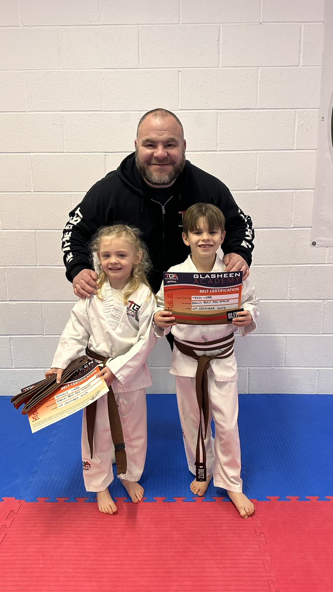 natalienuthatch's tweet photo. Smashing it this week 💪

Today both kids passed their 🥋 grading to move onto their brown with red stripe. 
Ted earned his bronze badge at 🦫 earlier in the week, the highest award a 🦫 can earn
#proudmummy https://t.co/qEpKtKvAll