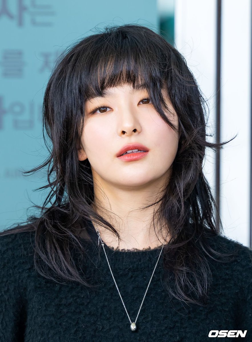 kpopsapphic's tweet photo. Seulgi (Red Velvet) https://t.co/ijdaatkmX9