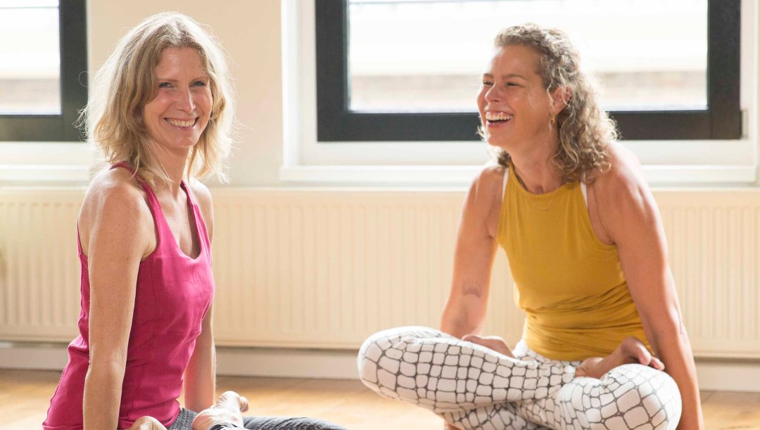 YogaEasy tweet media