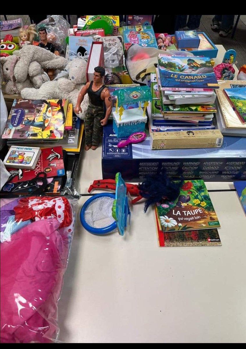 Nos eleves du cvc @CamilleRouen ont participé pour la deuxième années à la collecte solidaire du <a href="/SecoursPop/">Secours populaire</a> Mont Saint Aignan Quelle solidarité Bravo 👏👍👍
m.facebook.com/story.php?stor…