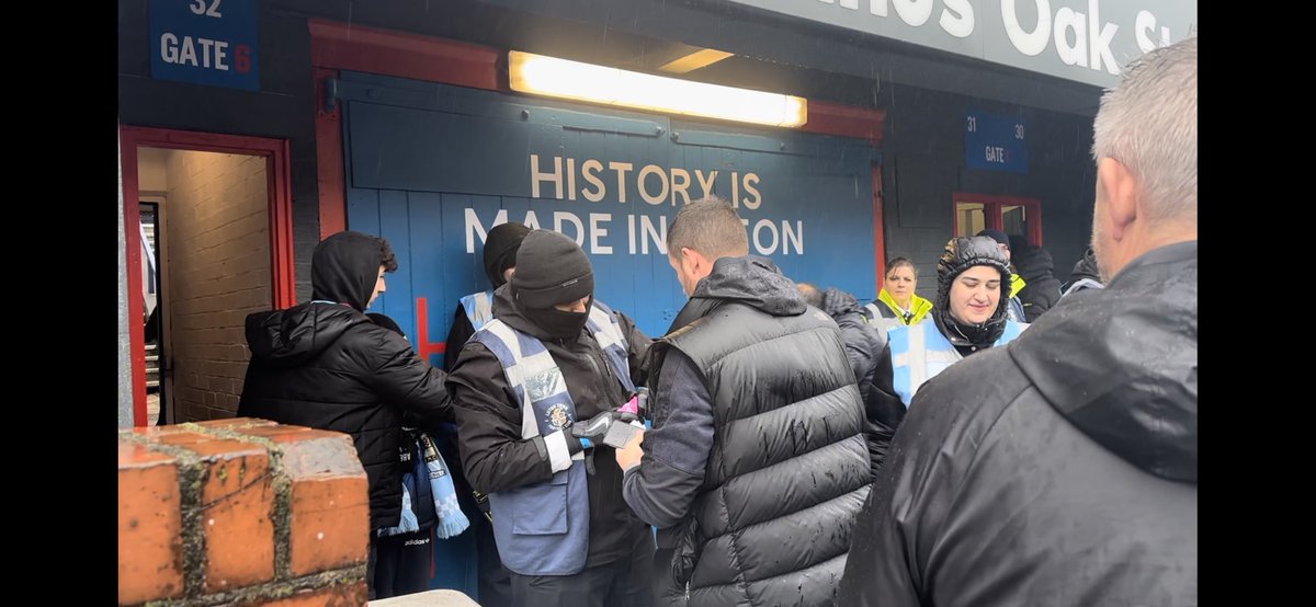 IanCheeseman's tweet photo. Here’s the story of #ManCity’s trip to Kenilworth Road 
Thanks to @motoroffencelaw @MMart_mirrors &amp; @JamesTCobbler for their support
#LUTMCI #Luton 

Luton 1-2 Man City | Old School win for the Blues

🎥 https://t.co/hCGXc9bnrb https://t.co/ERSzdy37Rm