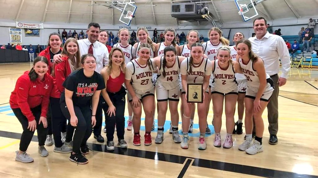 👀Lebo Lady Wolves win their 3rd straight 🏆🏆🏆Central Heights Ike Cearloss Memorial Tournament (21,22,23). 

#2 (1AD2) Lady Wolves 40 

#6 (3A) Santa Fe Lady Chargers 37

 Sr. Audrey Peek 17pts

Jr. Saige Hadley 13 pts 7 Rebs 

Jr. Siara Crouch 6 pts 5 steals
#SEKelite