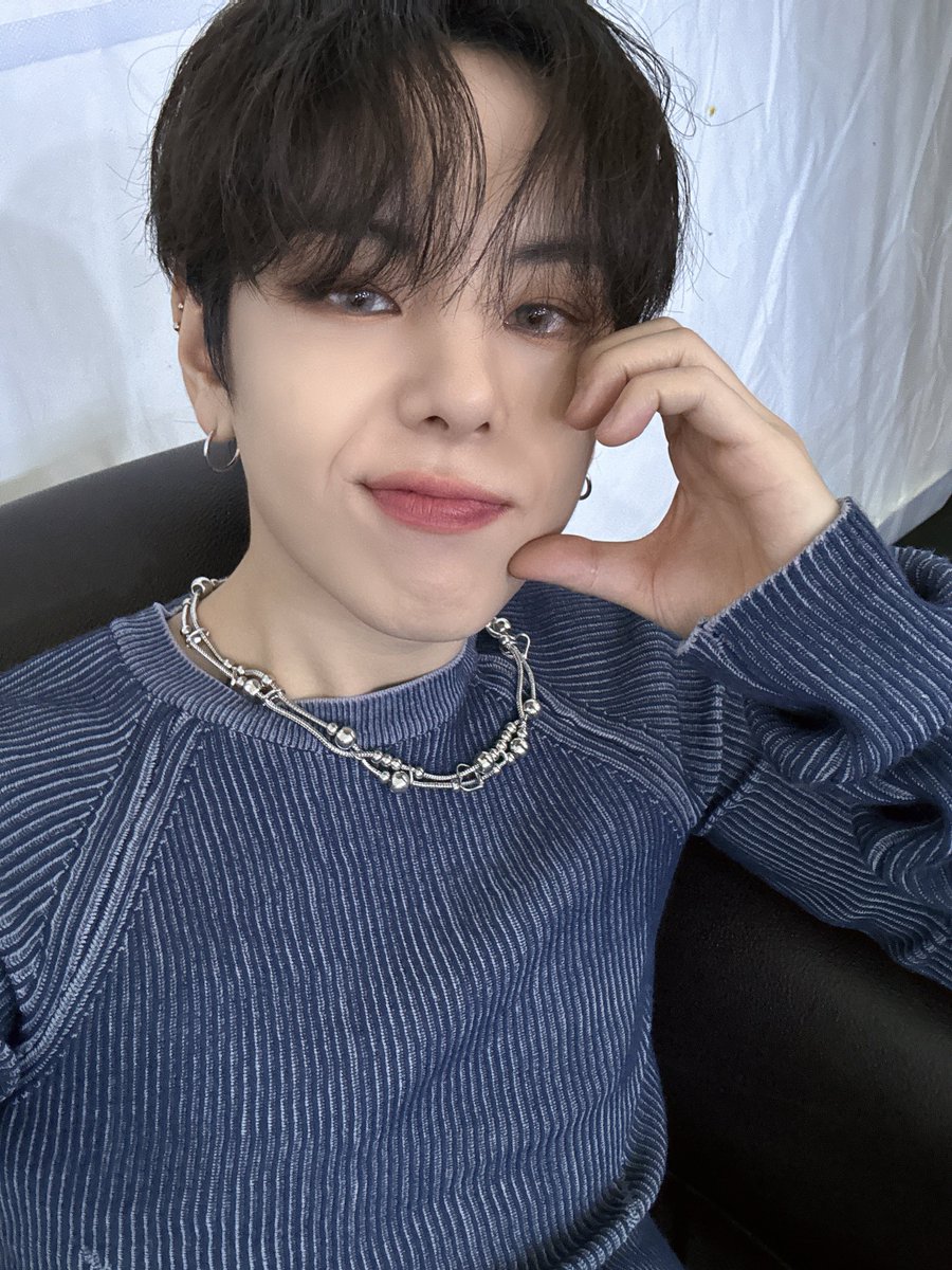 WEi__Official's tweet photo. 다재다능 MC 요한이와 봐도 봐도 또 보고싶은 위아이의 무대를 늦은 시간까지 함께해주셔서 감사드립니다💙💜

#위아이 #WEi 
#김요한 #KIMYOHAN https://t.co/8TJhFnAJP6