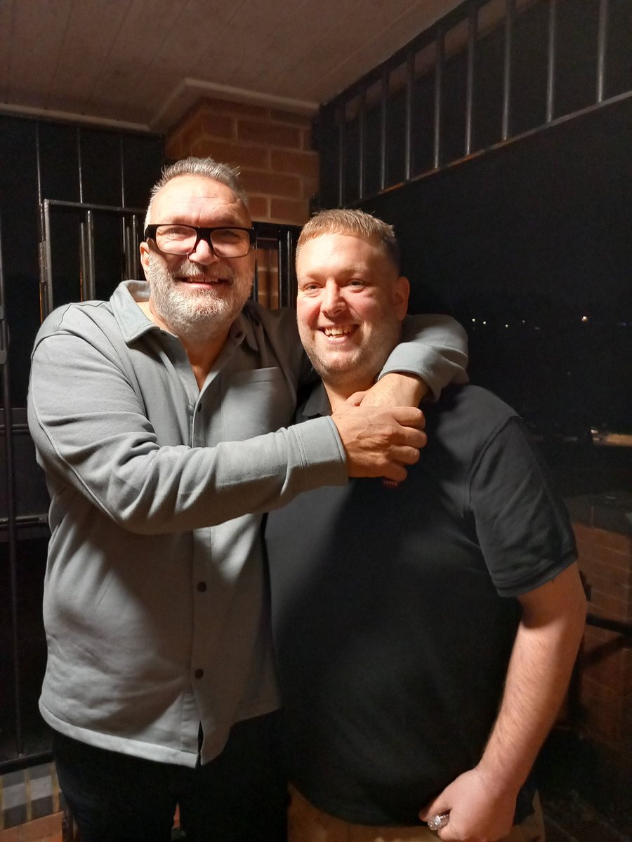 mdmx33's tweet photo. Great night last night listening to @RealRazor telling a few stories. Thanks for the laughs. #sleevebrother https://t.co/WPyy6U7foW