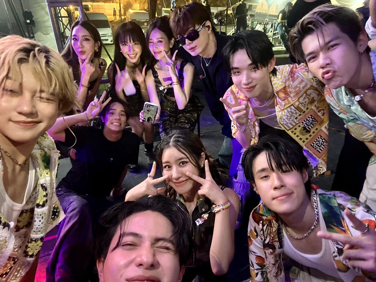 RiserMusic's tweet photo. HELLO RISER GANG 📸

#KristPerawat #mynameisnanon
#LYKN #Sizzygirlgroup
#มันอเมซิ่งมาก
#ประเทศบิ๊กเมาน์เท่น
#RISERMUSICxBMMF13 https://t.co/jvKtIuUAJU