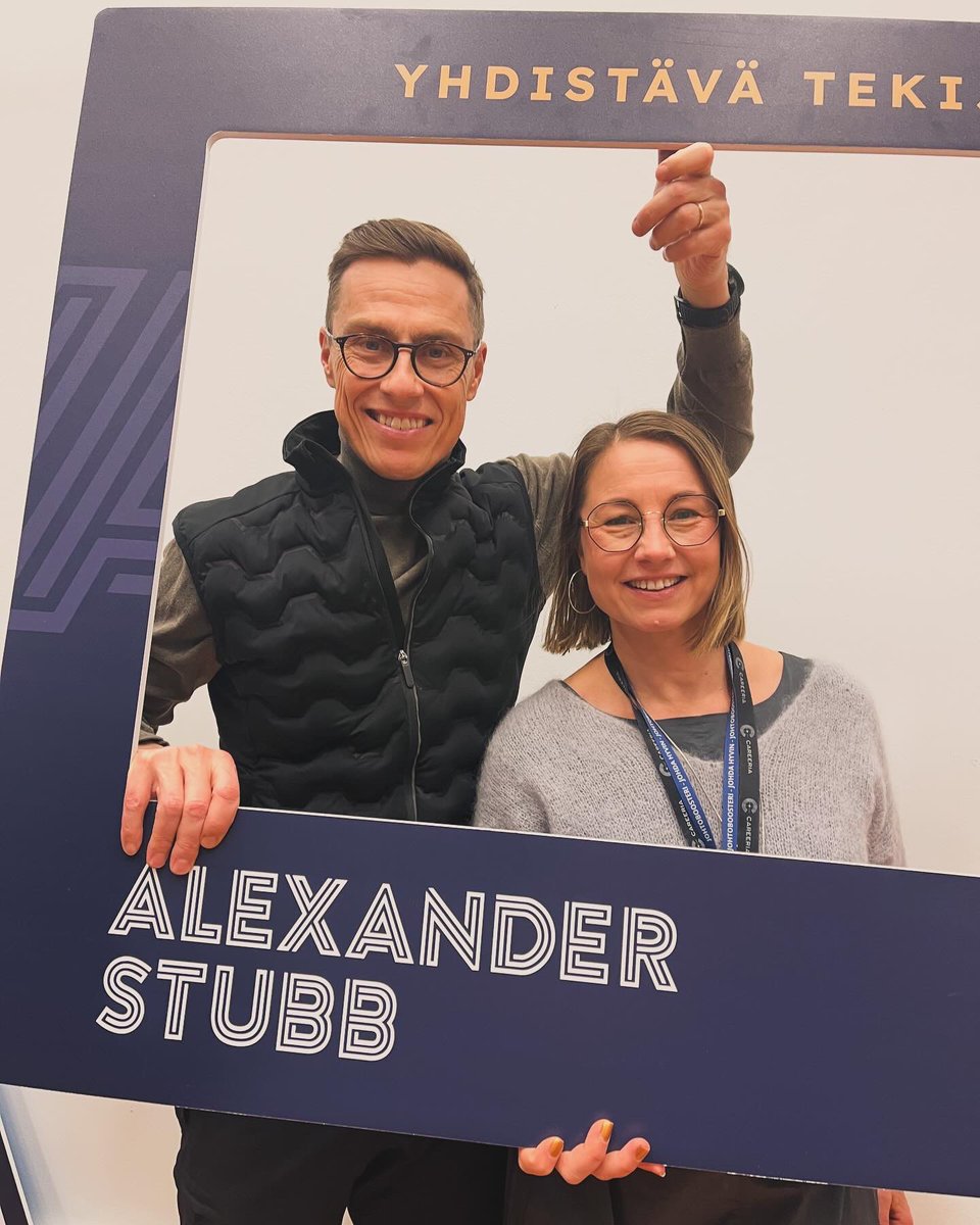 HilkkaLeena's tweet photo. Tänään oli Porvoon Pomo-talo auditorio täynnä, kun presidenttiehdokas @alexstubb saapui paikalle!
#goalexgo
#yhdistävätekijä
#alexstubb
#kokoomus
@PorvoonKokoomus https://t.co/0qMcxQt5NT