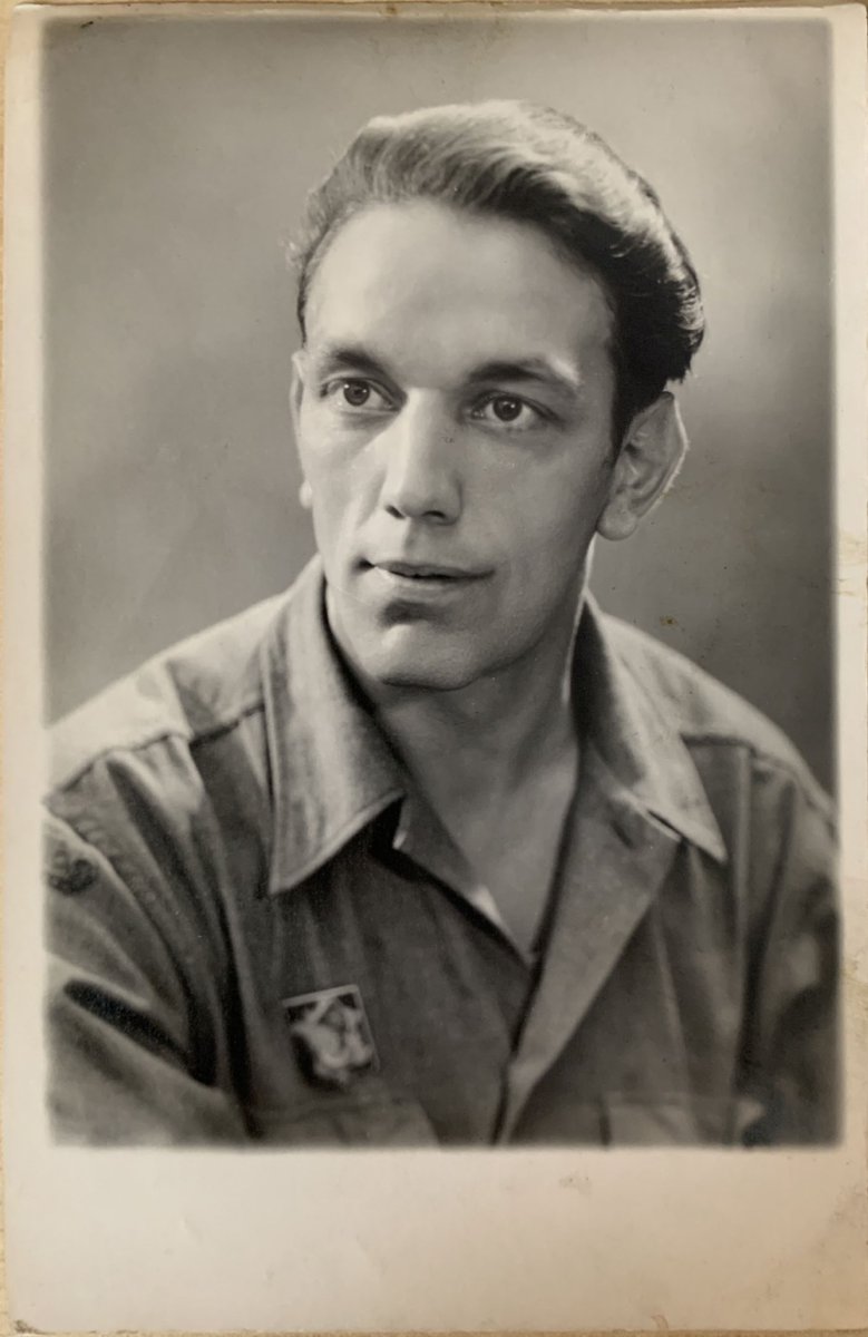 Colorizer2's tweet photo. Ingekleurd: De portretfoto van mijn opa als commando van het Bataillon de Choc in de Groupe de Commandos d’Afrique. Op 18 april 1945 ontving hij het Croix de Guerre Avec Etoile d’Argent (oorlogskruis met zilveren ster) vanwege ‘bewonderingswaardige moed en koelbloedigheid’. https://t.co/35mrtdhUr0
