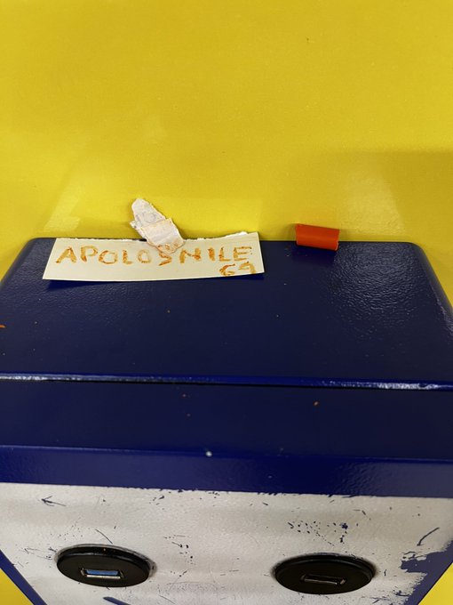 He dejado por varias estaciones del metro de Madrid papeles con mi nickname, si encuentras alguno tienes