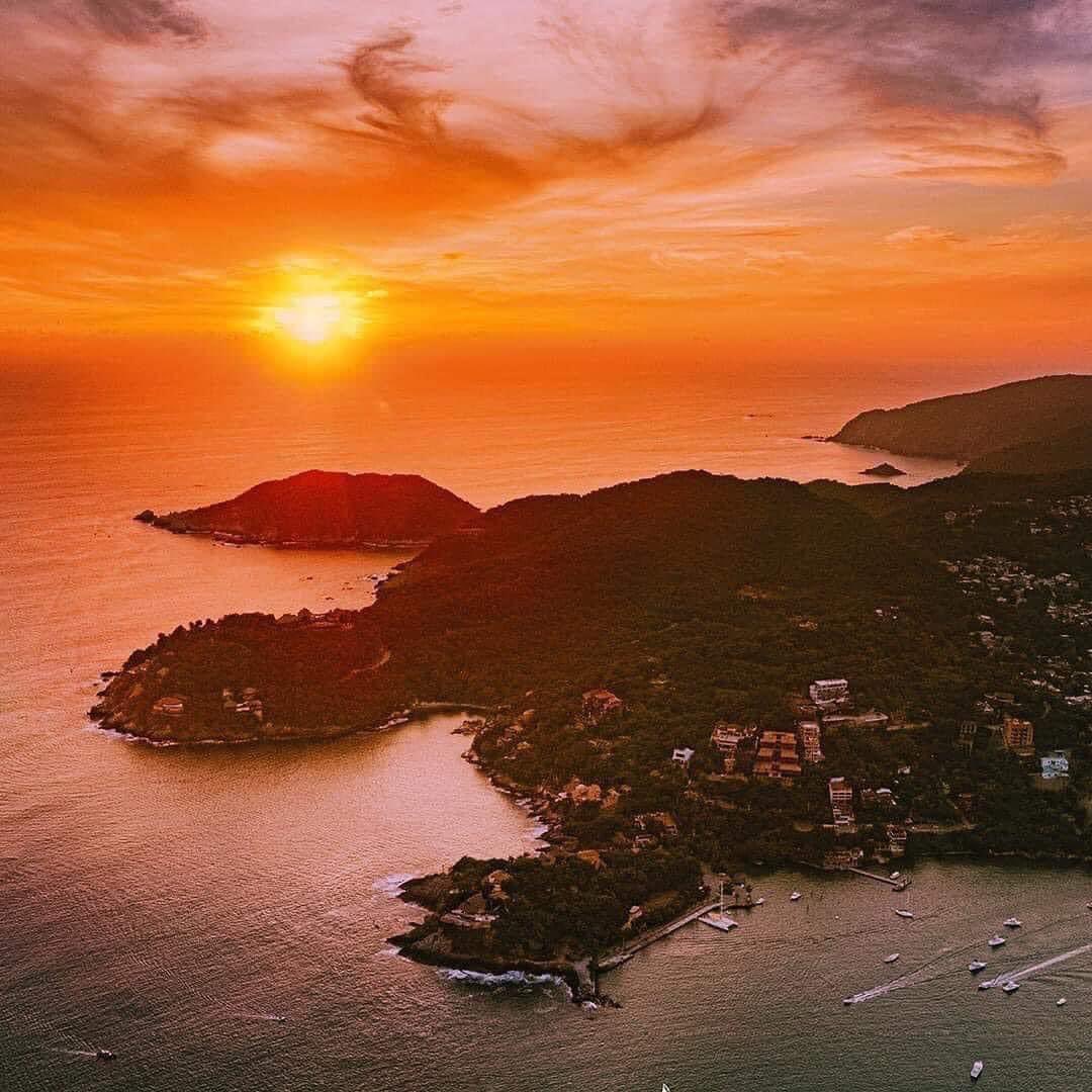 Didetzisotelo's tweet image. Parece una hermosa y gigante  tortuga 🤩❤️ #Acapulco  siempre brillando.