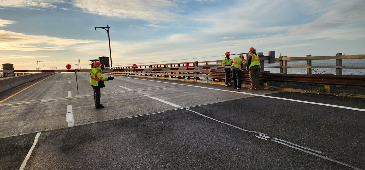nysdotli's tweet photo. Long Island is going to get some strong winds with heavy rain. Saturday’s storm preps included removing the gates at the South Shore drawbridges by @NYSDOT bridge crews to prevent them from being damaged. https://t.co/oXhGUcpdei