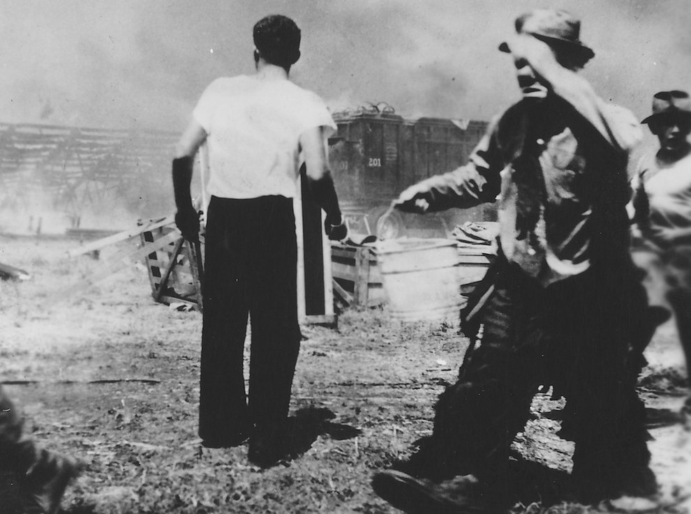 #NewEpisodeDrop! 
"Little Miss 1565" tells the tragic tale of the Hartford Circus Fire of 1944, which burned the big top to the ground and led to the deaths of 167 people. 
#audiodrama #radiotheatre #podcast 
link.chtbl.com/LittleMiss1565