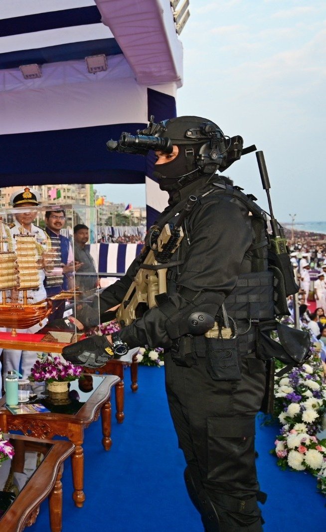 Marine Commando during operational demonstrations as part of the #NavyDay  celebrations at #Vizag.
