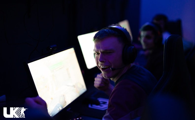 BehinDxcs's tweet image. We finish @UKICircuit div 1 in 3rd place after crumbling on vertigo. GGs to @Tree__cs & co.
Thanks to @moz_cs for standing in you played great and to @EndpointPete @FFACTgg and everyone else for putting on an awesome event and making us comfortable!