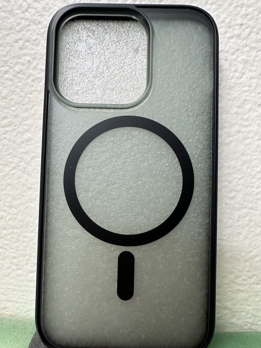 Biggiephil2's tweet image. Decided to switch cases back to an old favorite when @_CleanMyTech had cases on the website! #iphone14pro #magsafe #cleanmytech #phonecase