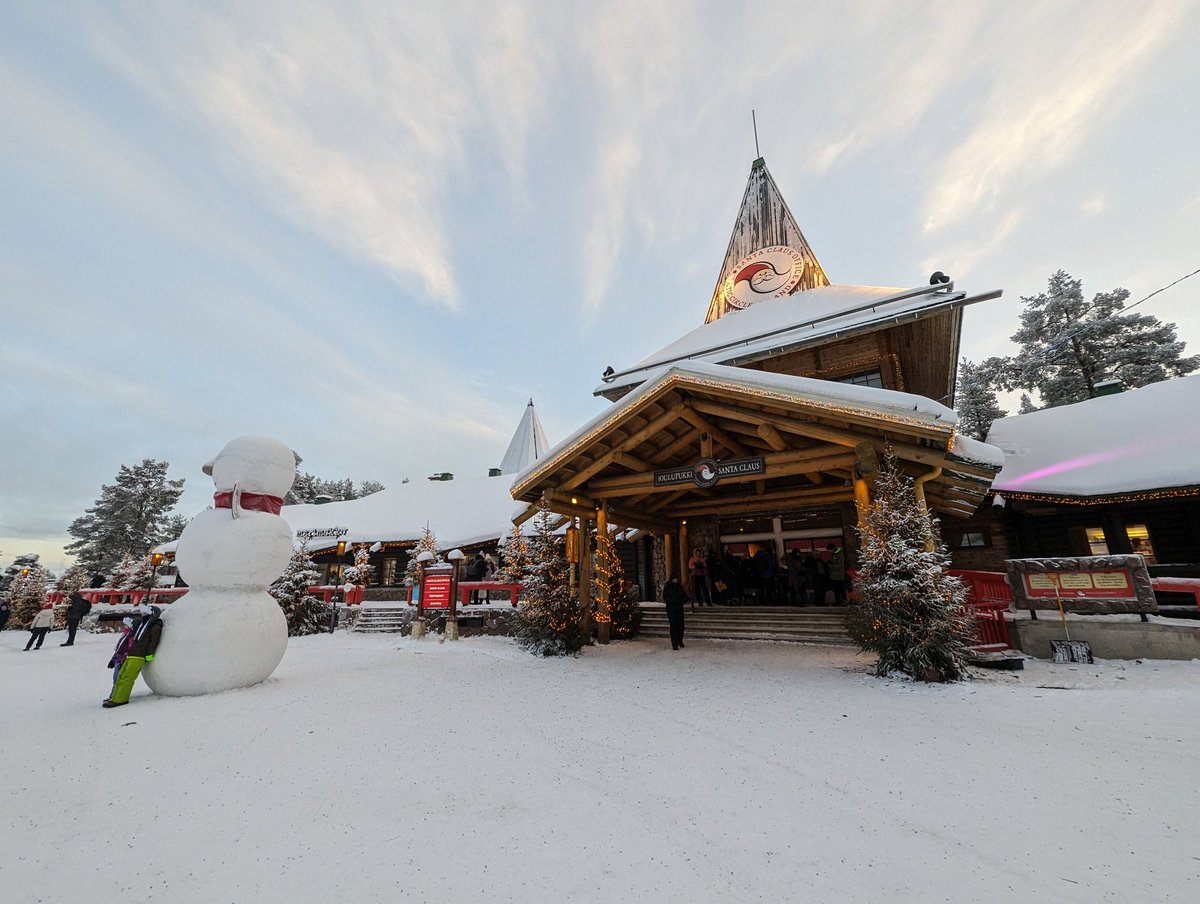 #SantaClaus village in #Rovaniemi, #Finland's Arctic Circle, where elves roam free 🎅🏻🇫🇮