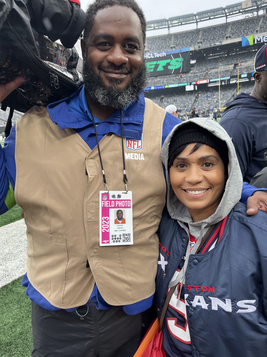 Damion Smith (@13damion) on Twitter photo 🚨🚨Cool story Alert 🚨 🚨:This lady literally helped saved my life! She was my radiation technician <a href="/MDAndersonNews/">MD Anderson Cancer Center</a> Rasheeda was a calming voice and made me feel so at ease during my cancer treatment. Her nephews plays for the <a href="/HoustonTexans/">Houston Texans</a> and is a BU legend ❤️❤️ 🚨🚨Cool story Alert 🚨 🚨:This lady literally helped saved my life! She was my radiation technician <a href="/MDAndersonNews/">MD Anderson Cancer Center</a> Rasheeda was a calming voice and made me feel so at ease during my cancer treatment. Her nephews plays for the <a href="/HoustonTexans/">Houston Texans</a> and is a BU legend ❤️❤️