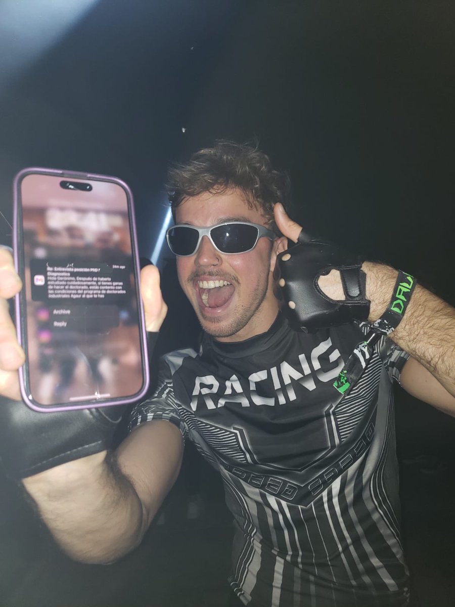 anoche en el MEDIO de una tecno me enteré que quede seleccionado para un doctorado jajsjs