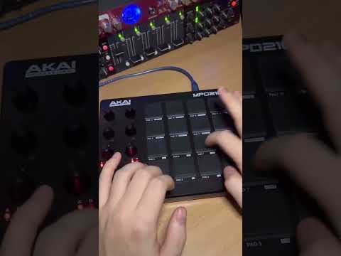 matrixsynth's tweet photo. New Post: Jam 🤖⚡️#synth #arturia #akaipro #keystep #akaimpd218 #streichfett #waldorfmusic #shorts https://t.co/3f7JiTGxKa https://t.co/DtSPxSlVzu