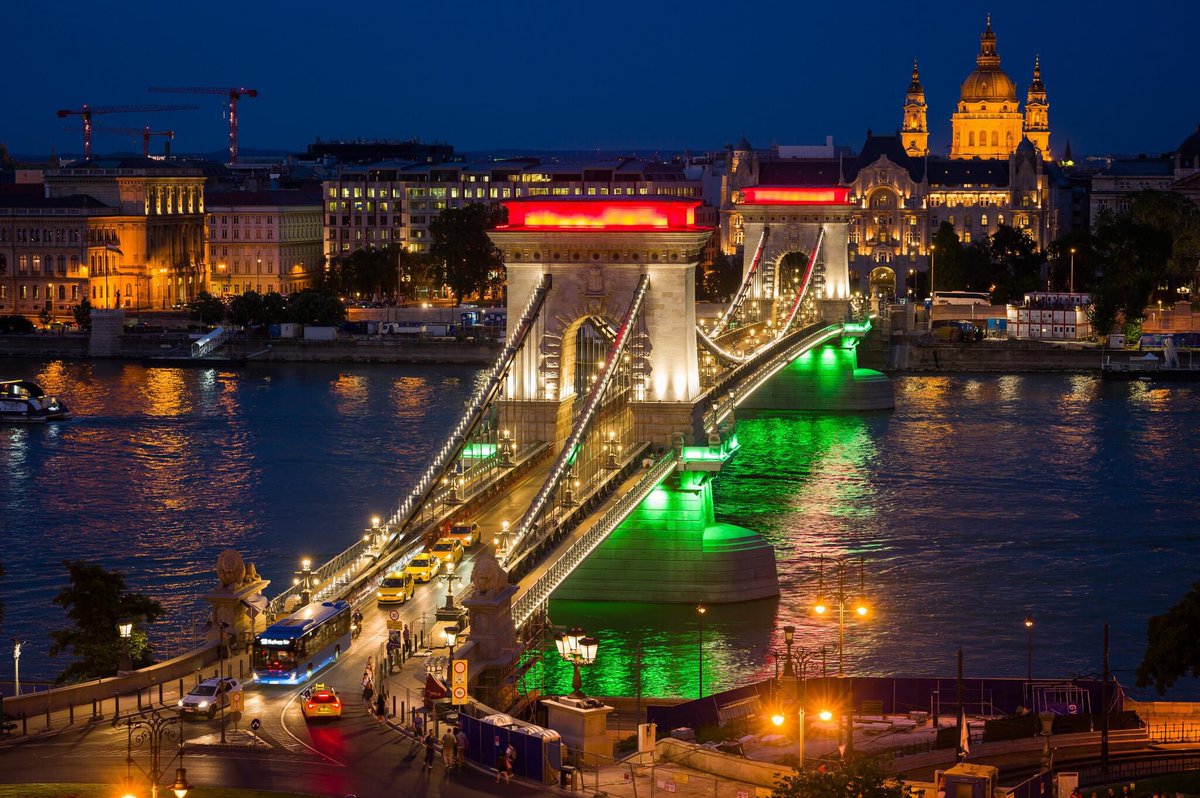 The Chain Bridge in national colours, honouring Hungarian scientists Katalin Karikó and Ferenc Krausz who have been awarded the Nobel prize today in Stockholm. Photo; Gergely Karácsony